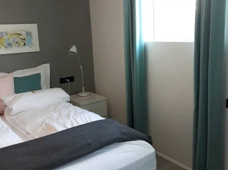 اتاق لوکس, Post Plaza Guesthouse