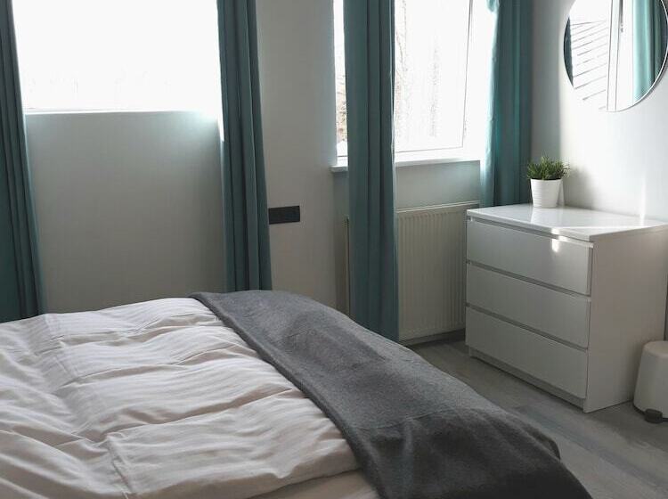 اتاق لوکس, Post Plaza Guesthouse