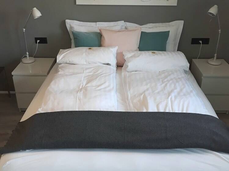 اتاق لوکس, Post Plaza Guesthouse