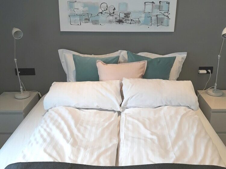 اتاق لوکس, Post Plaza Guesthouse