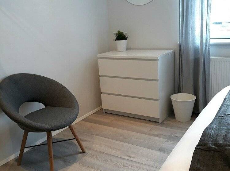 اتاق لوکس, Post Plaza Guesthouse