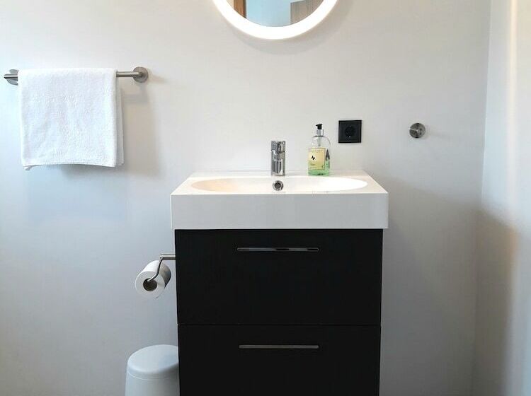 اتاق استاندارد, Post Plaza Guesthouse