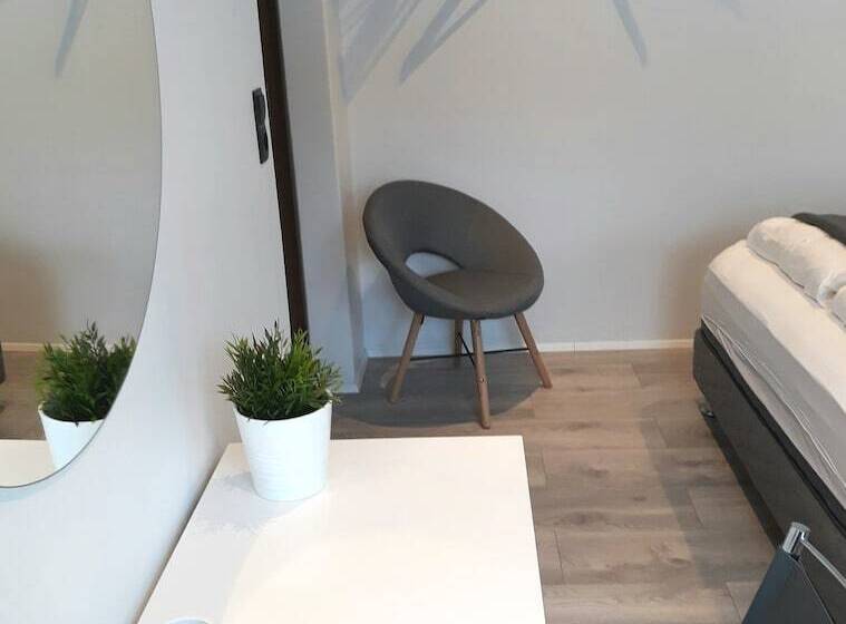 اتاق لوکس, Post Plaza Guesthouse