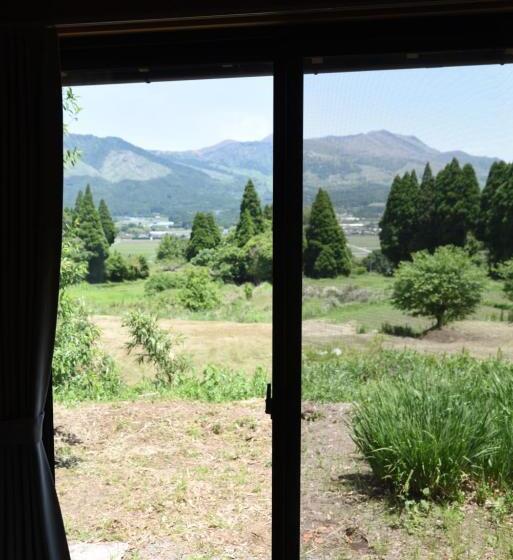 اتاق خانوادگی با چشم‌انداز کوه, Wakka