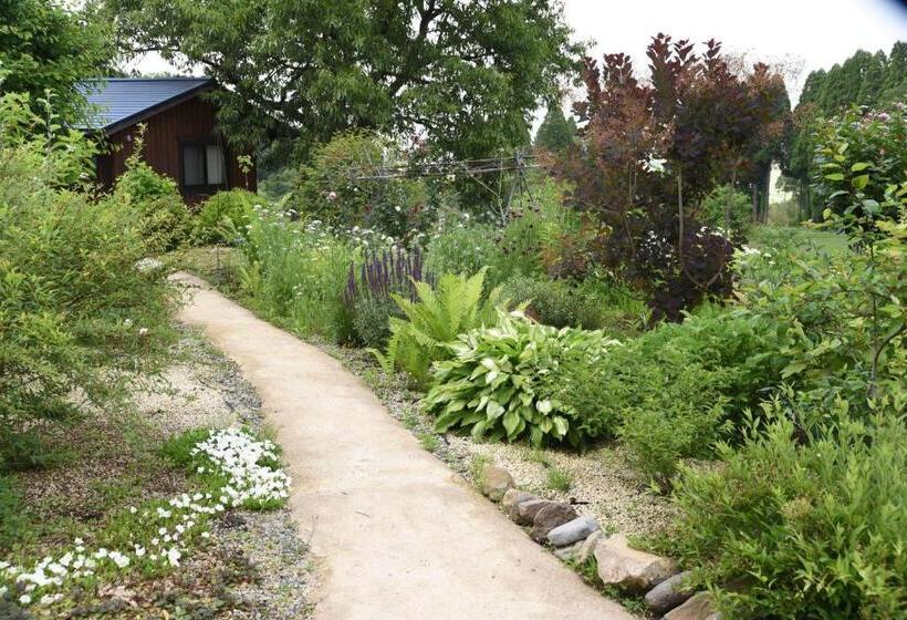 اتاق خانوادگی با چشم‌انداز کوه, Wakka