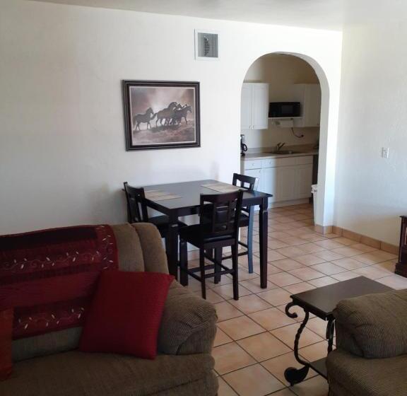 스위트 킹사이즈 침대, Stagecoach Suites