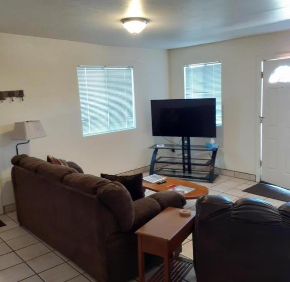 침실 2개 스위트, Stagecoach Suites