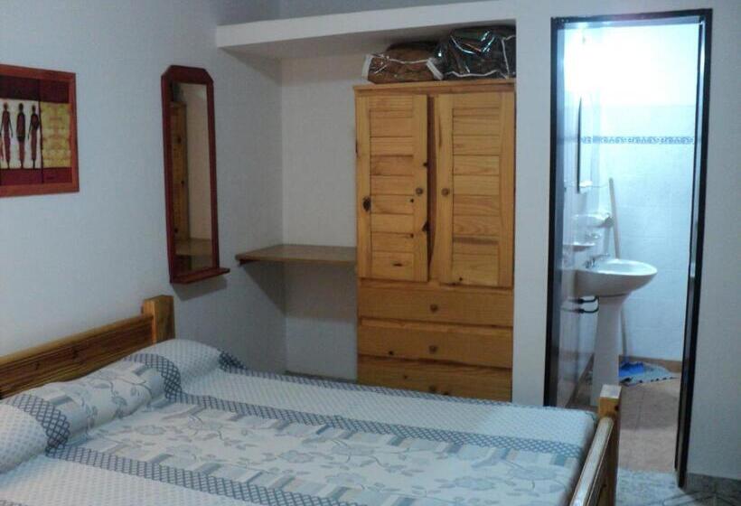 חדר סטנדרט לארבעה, La Nona