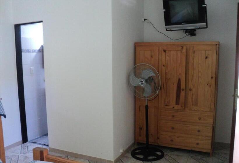 חדר סטנדרט לארבעה, La Nona