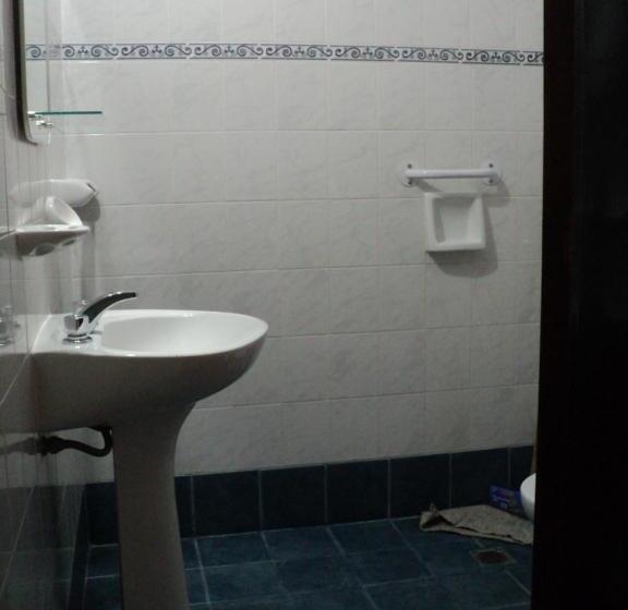 חדר משפחתי, La Nona