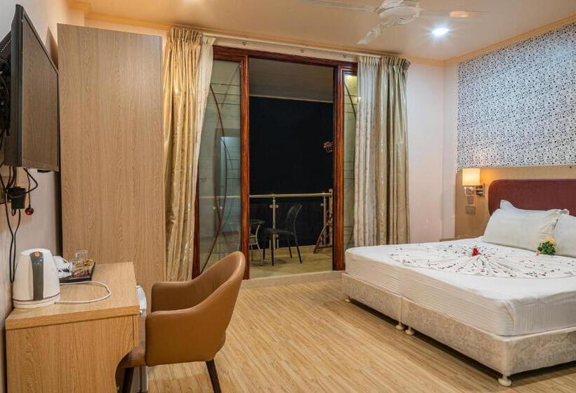 Utcára Néző Deluxe Szoba, Sunrise Beach