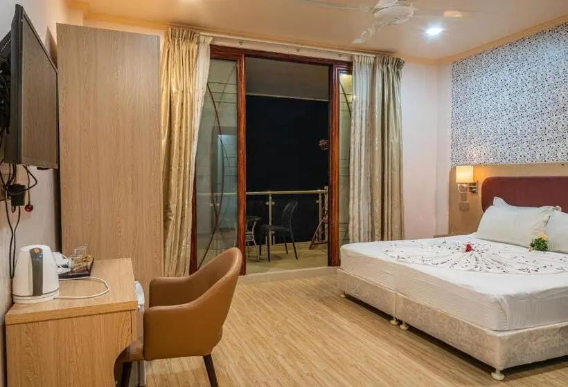 اتاق لوکس با چشم‌انداز شهر, Sunrise Beach