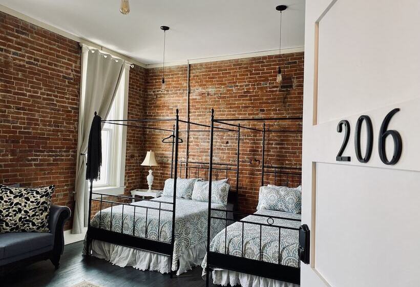 إستوديو ديلوكس, Eighteenninety Sleepover