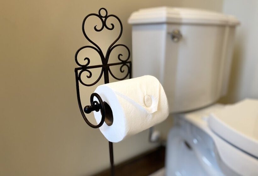 إستوديو ديلوكس, Eighteenninety Sleepover