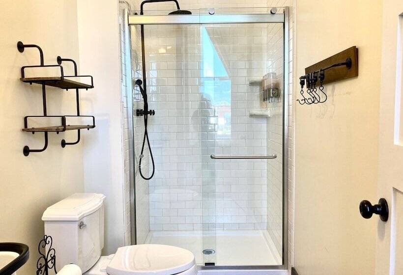 إستوديو ديلوكس, Eighteenninety Sleepover