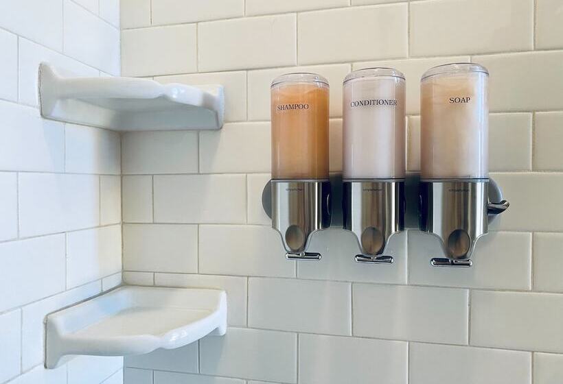 إستوديو ديلوكس, Eighteenninety Sleepover