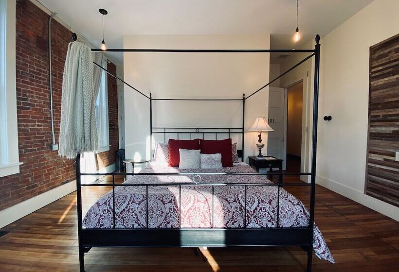 إستوديو ديلوكس, Eighteenninety Sleepover