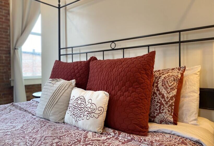 إستوديو ديلوكس, Eighteenninety Sleepover