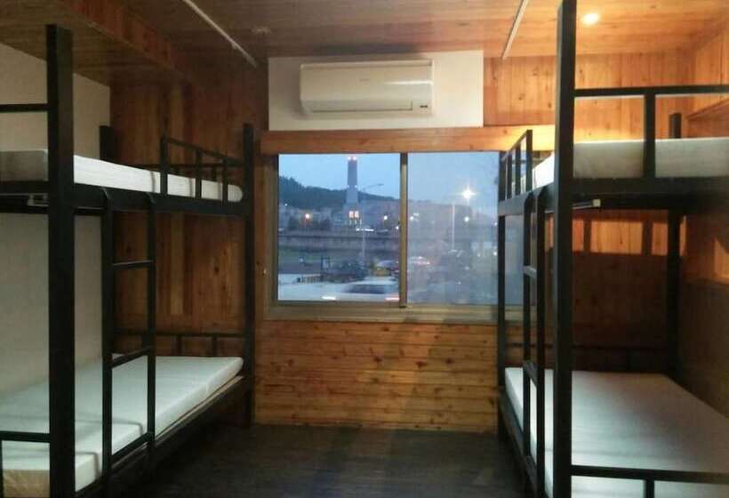 تختخواب در اتاق مشترک, Yes, Sir Homestay