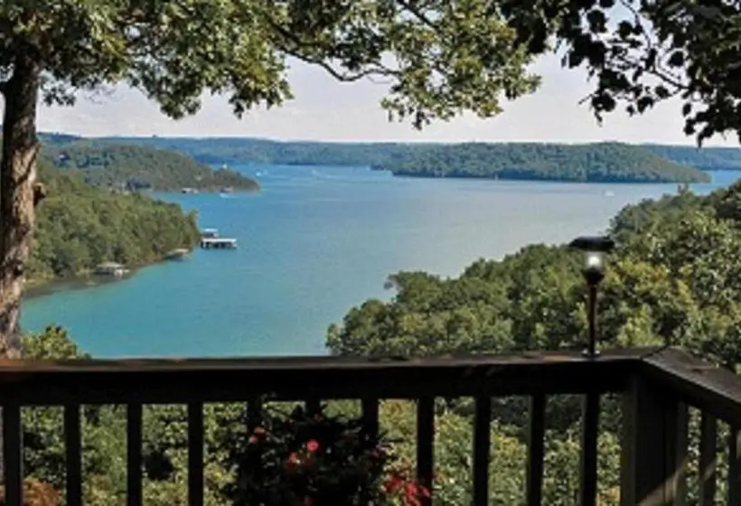 Suite with lake view, Beaver Lake Cottages
