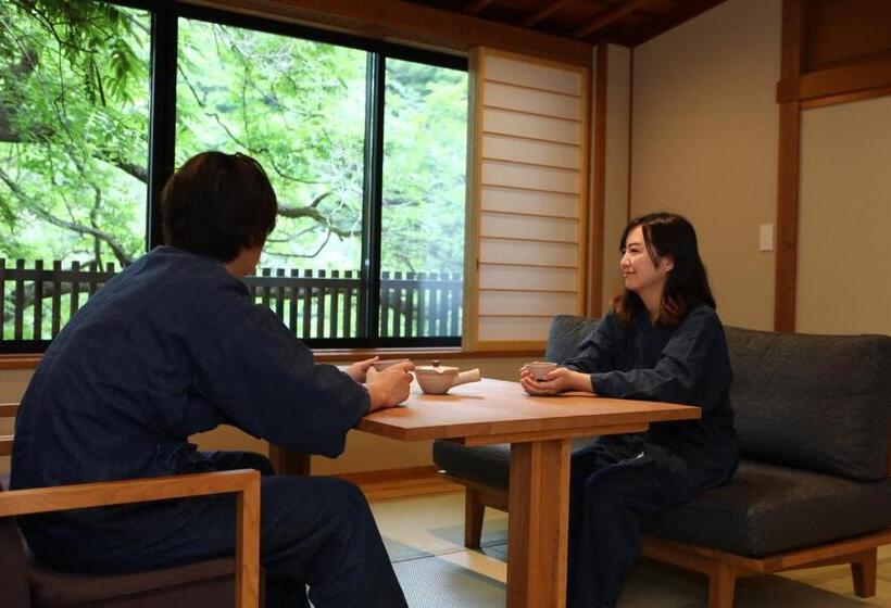 חדר סטנדרט לשלושה, Kyousen