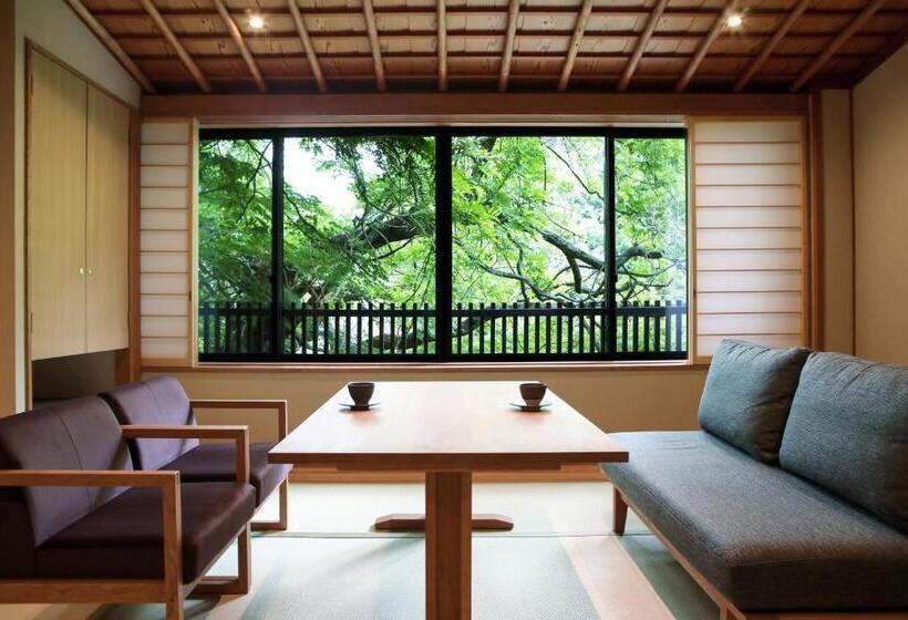 חדר סטנדרט לשלושה, Kyousen