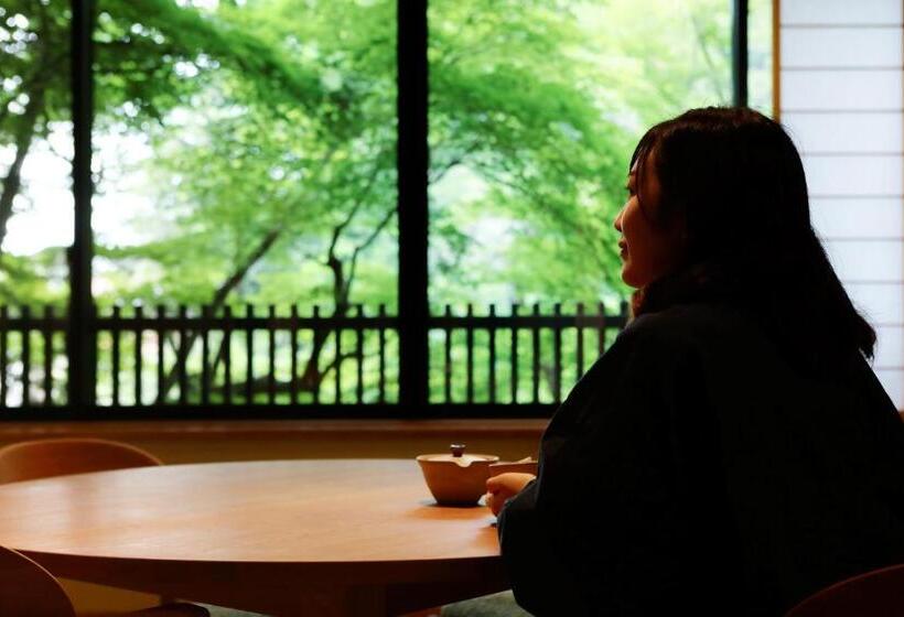 חדר בסיסי לשלושה, Kyousen