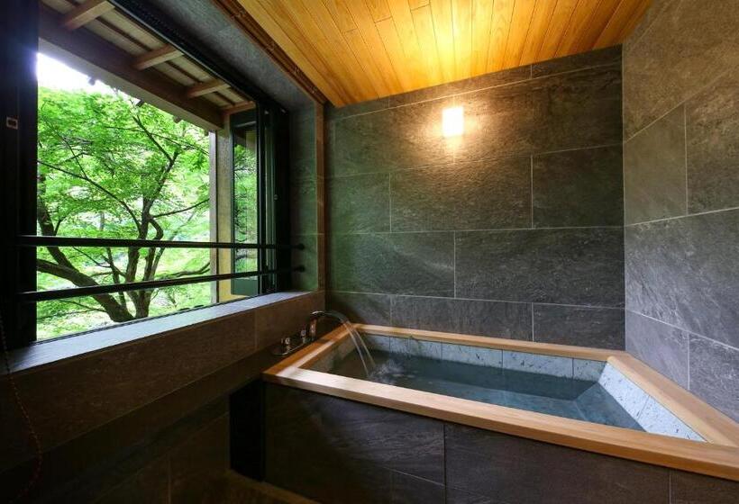 חדר בסיסי לשלושה, Kyousen