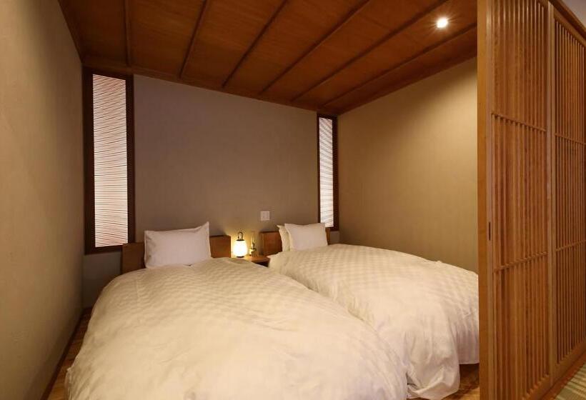 חדר בסיסי לשלושה, Kyousen