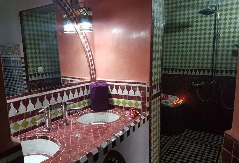 اتاق استاندارد با چشم‌انداز استخر, Riad Soleil D Or