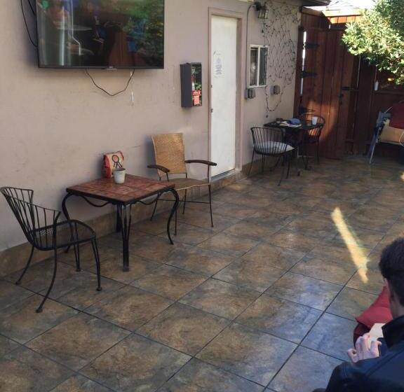 ルームシェアのワンベッド, Timen House