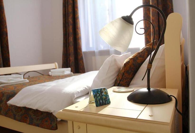 带2个卧室的套房, Flora Luxury House