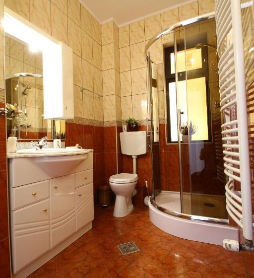 带2个卧室的套房, Flora Luxury House