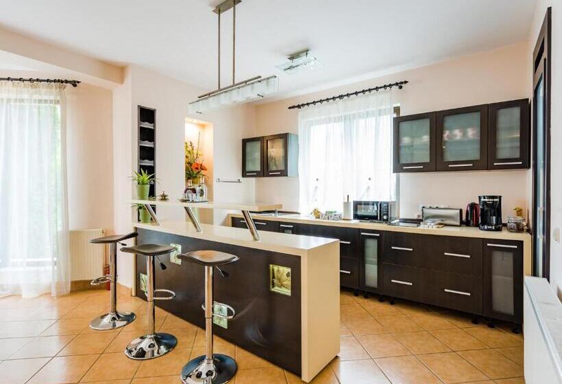 带1个卧室的豪华别墅, Flora Luxury House