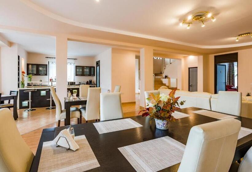 带1个卧室的豪华别墅, Flora Luxury House