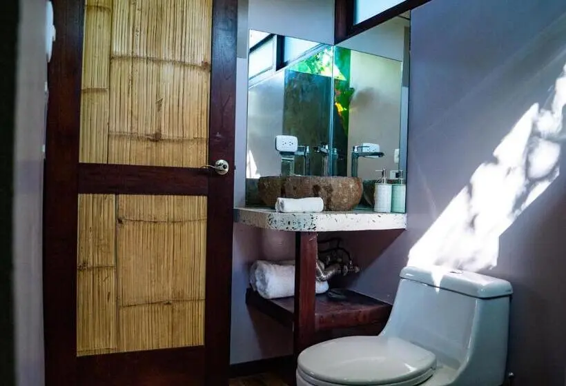 استودیوی استاندارد, Lua Villas
