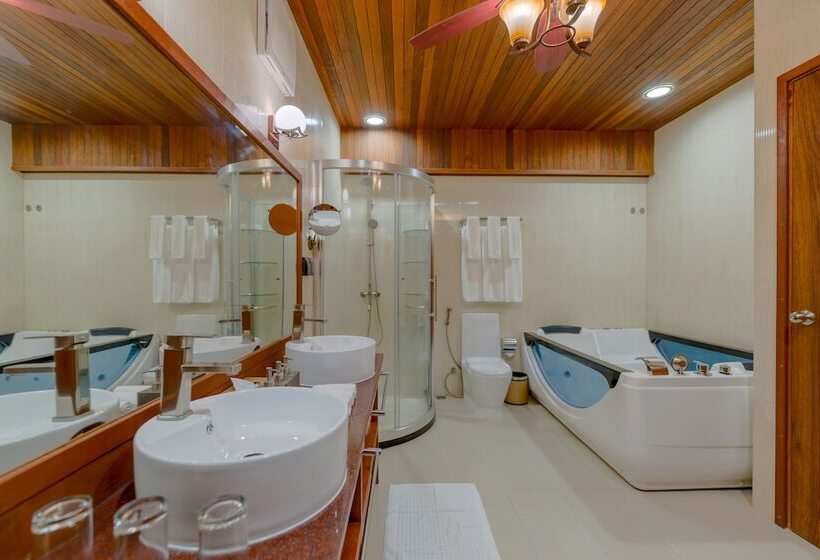 سوییت اجرایی, Araamu Hotels Maldives At Dhiffushi