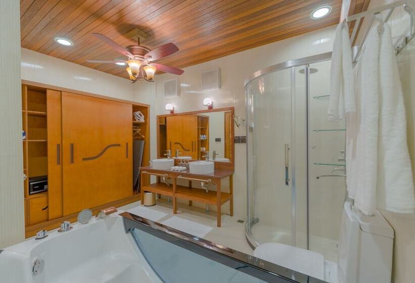 سوییت اجرایی, Araamu Hotels Maldives At Dhiffushi