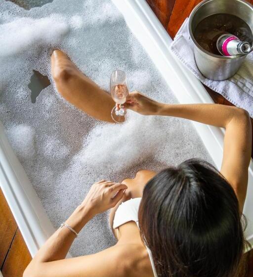 Бунгало Стандарт, Eco Luar Boutique