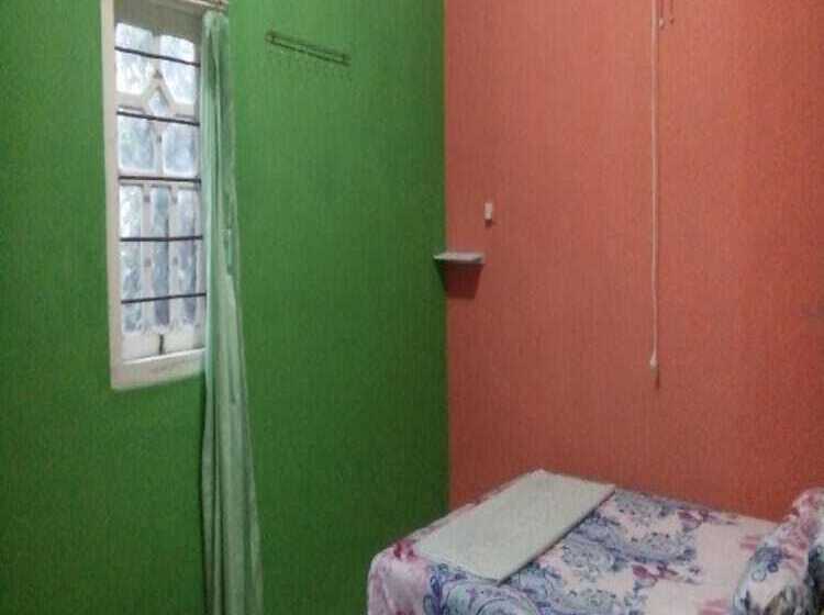 Кровать в Общей Комнате, Sritanjung Homestay