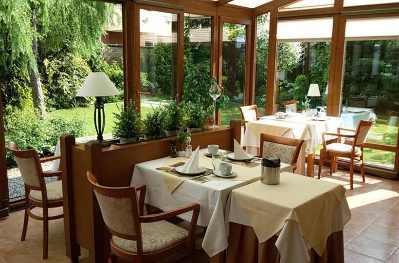 غرفة قياسية فردية, Pension U Labe