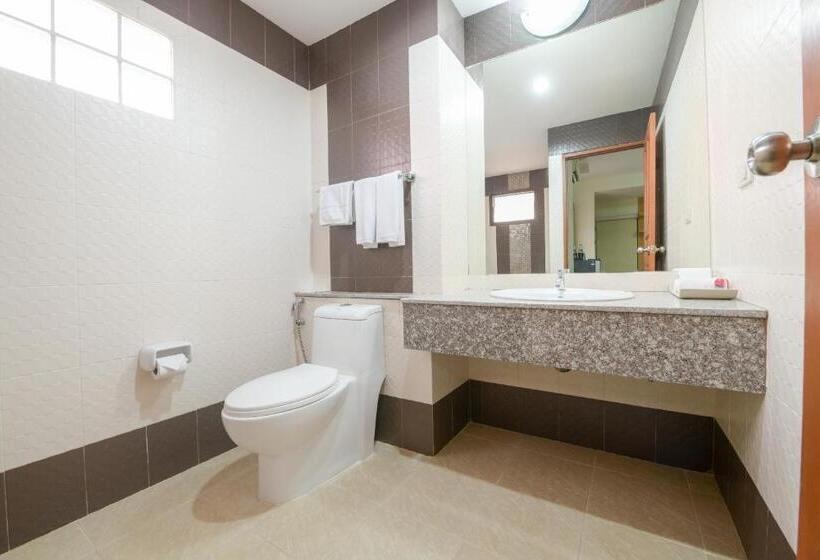 חדר דחוקס עם מיטת קינג, The Route Sriracha Hotel And Residence