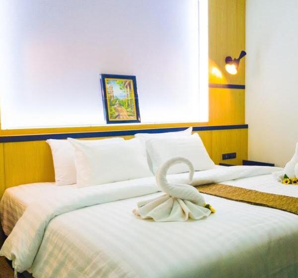 חדר דחוקס עם מיטת קינג, The Route Sriracha Hotel And Residence