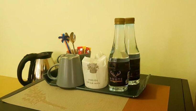 חדר דחוקס עם מיטת קינג, The Route Sriracha Hotel And Residence