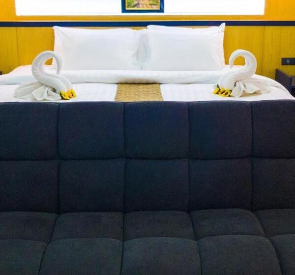 חדר דחוקס עם מיטת קינג, The Route Sriracha Hotel And Residence