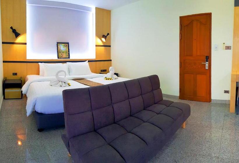 חדר דחוקס עם מיטת קינג, The Route Sriracha Hotel And Residence