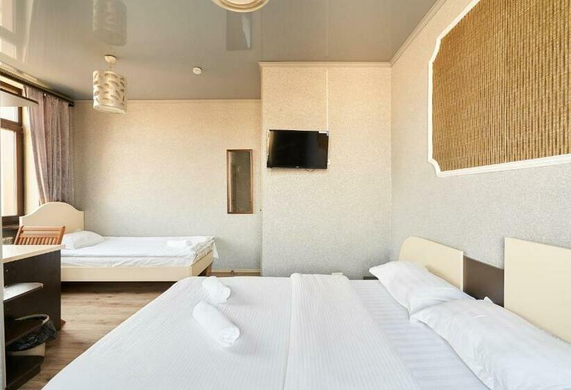 اتاق استاندارد سه نفره, 7 Days