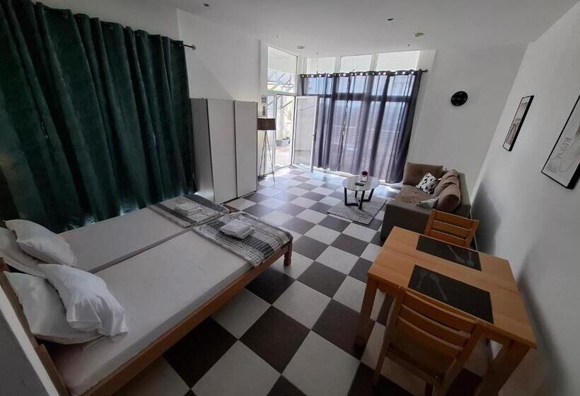 استودیوی استاندارد, Guest House Vila Vedesa