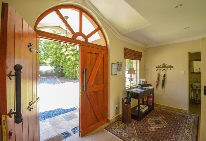 בית, 3 חדרי שינה, San Rock Guest House