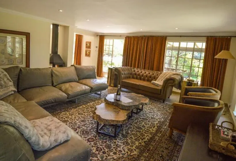 ３ベッドルームハウス, San Rock Guest House